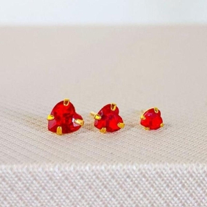TRIO DE BRINCOS CORAÇÃO VERMELHO