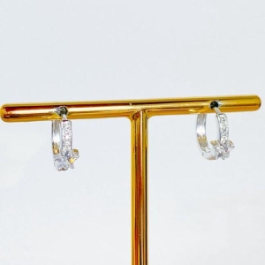 BRINCO ARGOLINHA CRAVEJADA COM ESTRELA