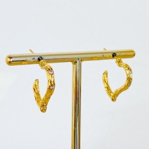 BRINCO MEIA ARGOLA CORAÇÃO
