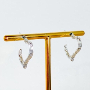 BRINCO MEIA ARGOLA CORAÇÃO