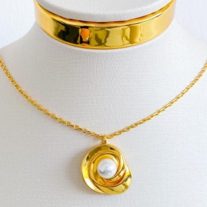 COLAR ESPIRAL COM PEROLA