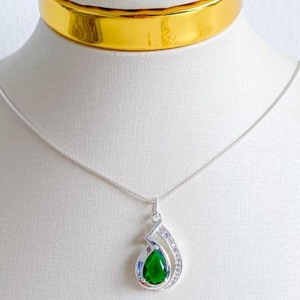 COLAR GOTA ZIRCONIA VERDE ESMERALDA