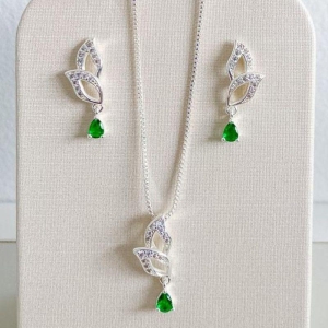 CONJUNTO FOLHAS COM ZIRCONIAS VERDE ESMERALDA