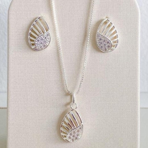 CONJUNTO GOTA VAZADA