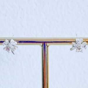 BRINCO FLORZINHA ZIRCONIA