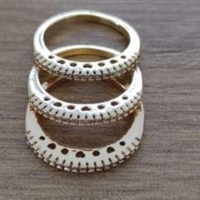 ANEL APARADOR CRAVEJADO COM ZIRCONIAS