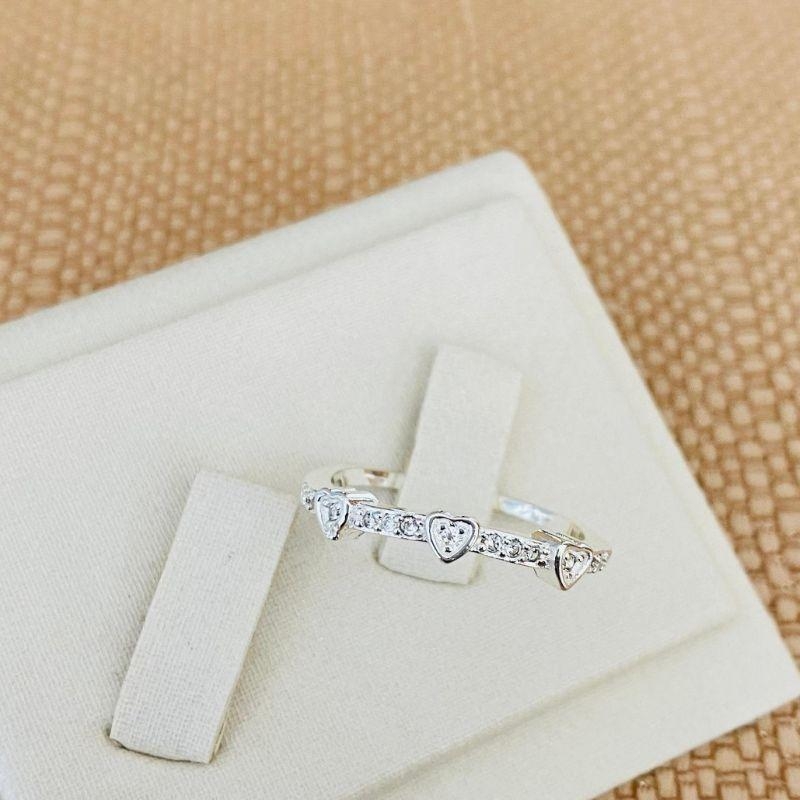 ANEL COM CORAÇÕES CRAVEJADO