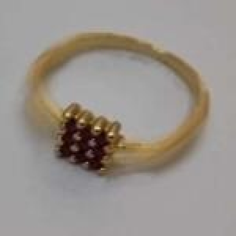 ANEL COM QUADRADO CRAVEJADO ZIRCONIAS