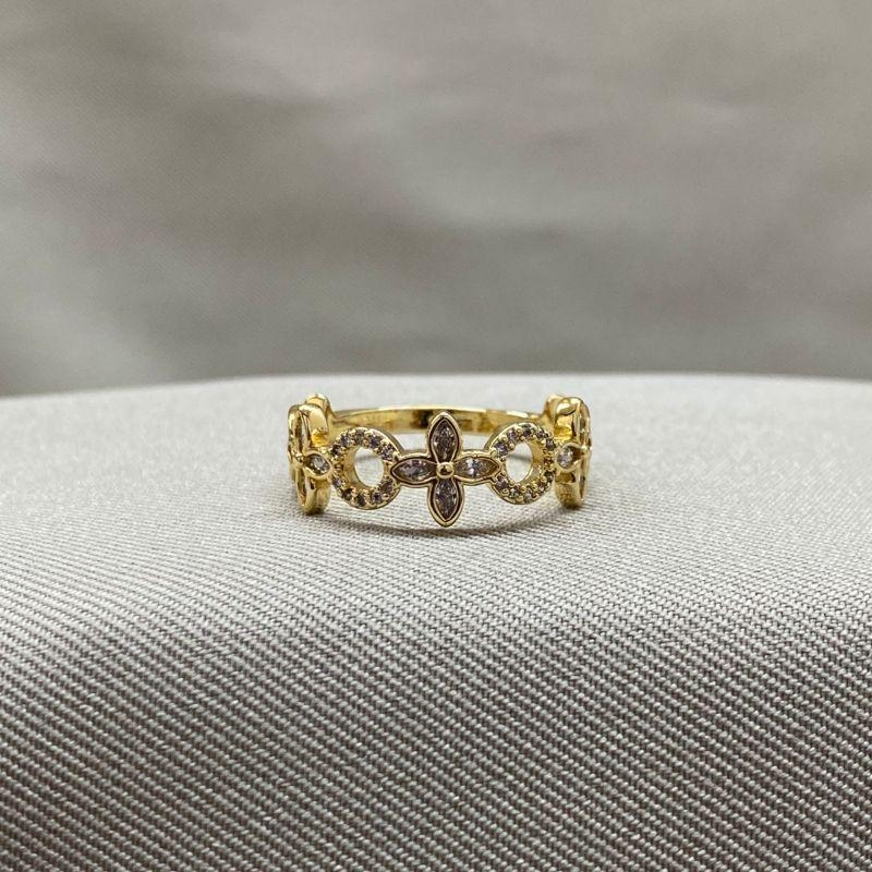 ANEL COM TREVOS ZIRCONIAS