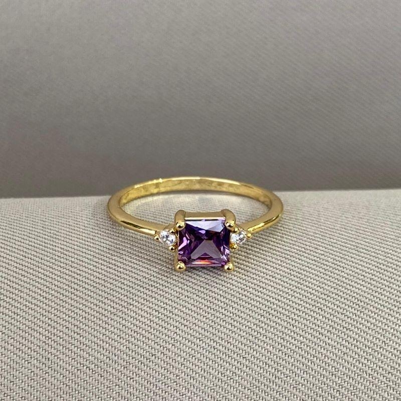 ANEL COM ZIRCÔNIA LILAS