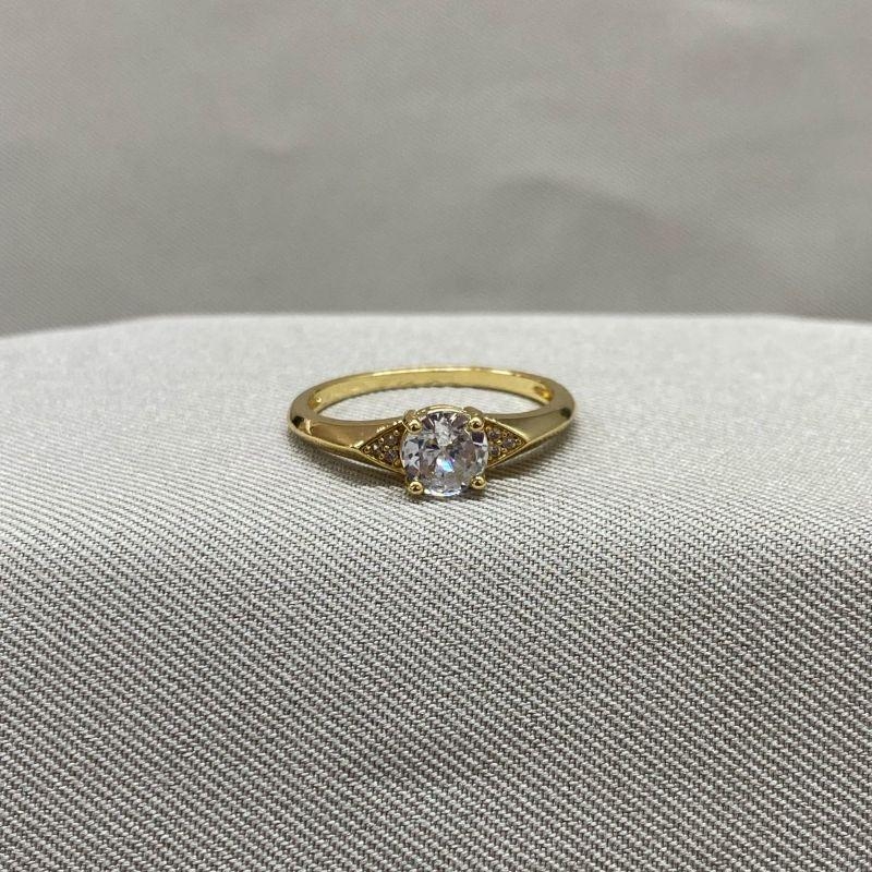 ANEL COM ZIRCONIA REDONDA CRISTAL