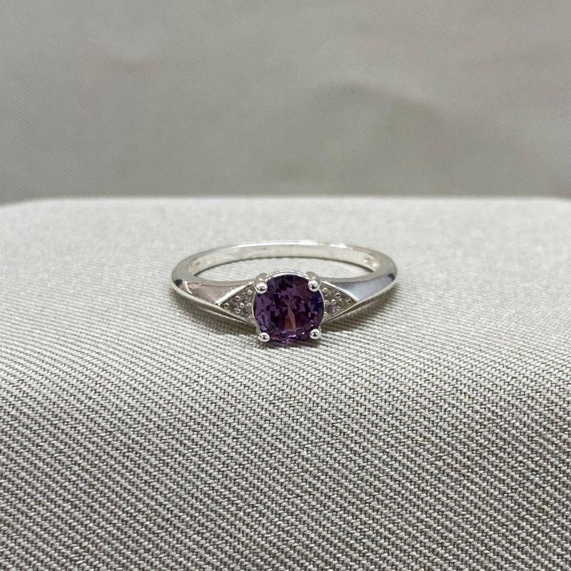 ANEL COM ZIRCONIA REDONDA ROXA