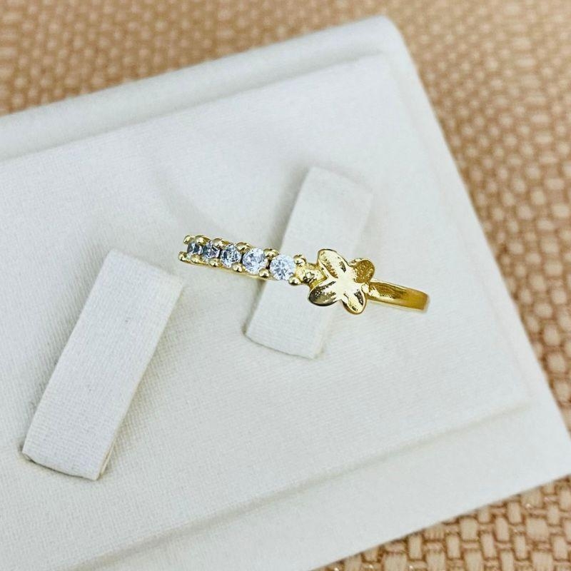 ANEL CRAVEJADO COM BORBOLETA