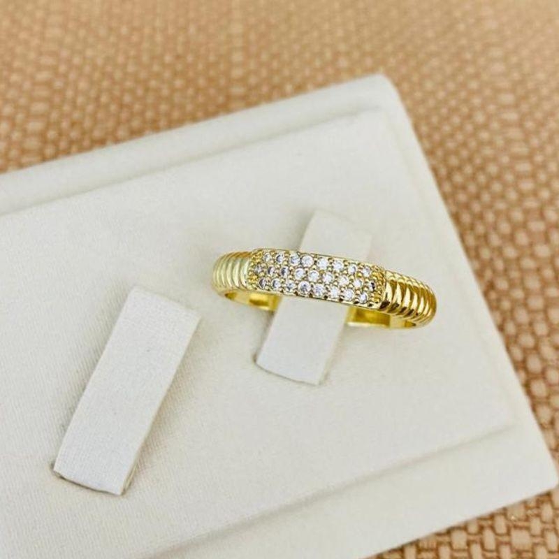 ANEL CRAVEJADO COM ONDAS