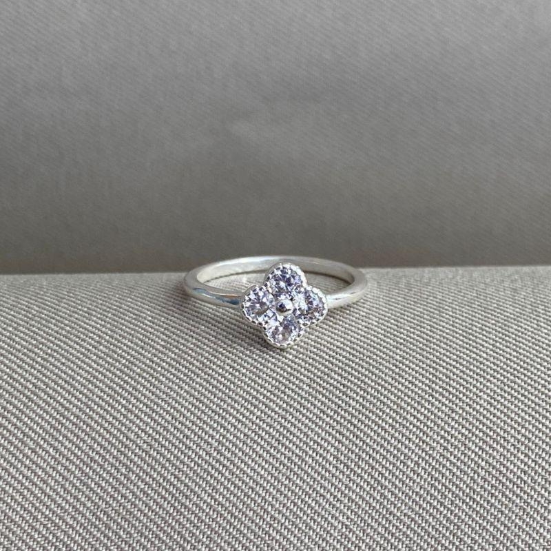 ANEL TREVO COM ZIRCONIAS