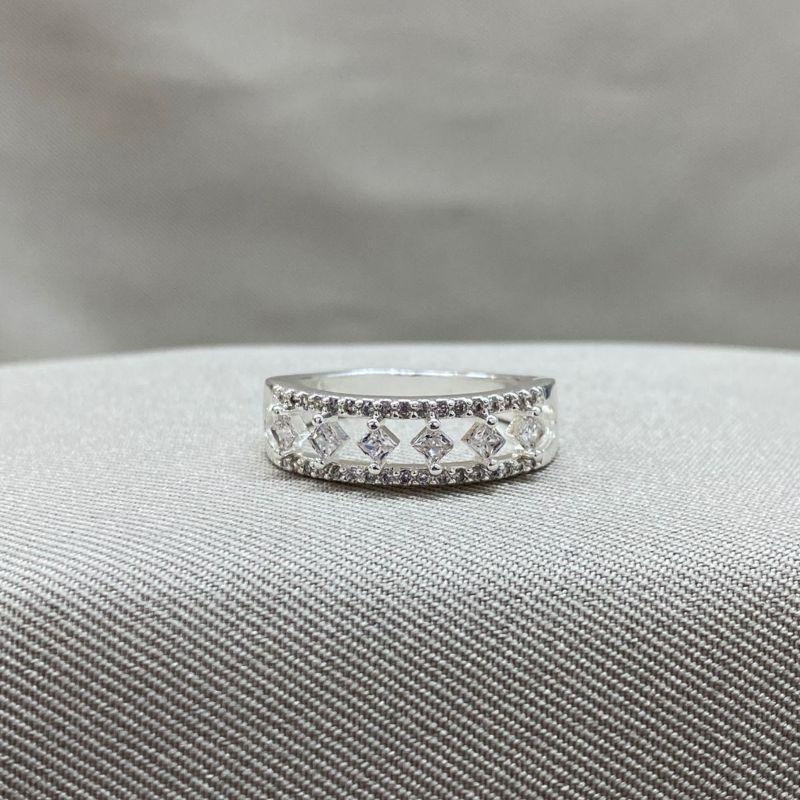 ANEL VAZADO COM ZIRCONIAS