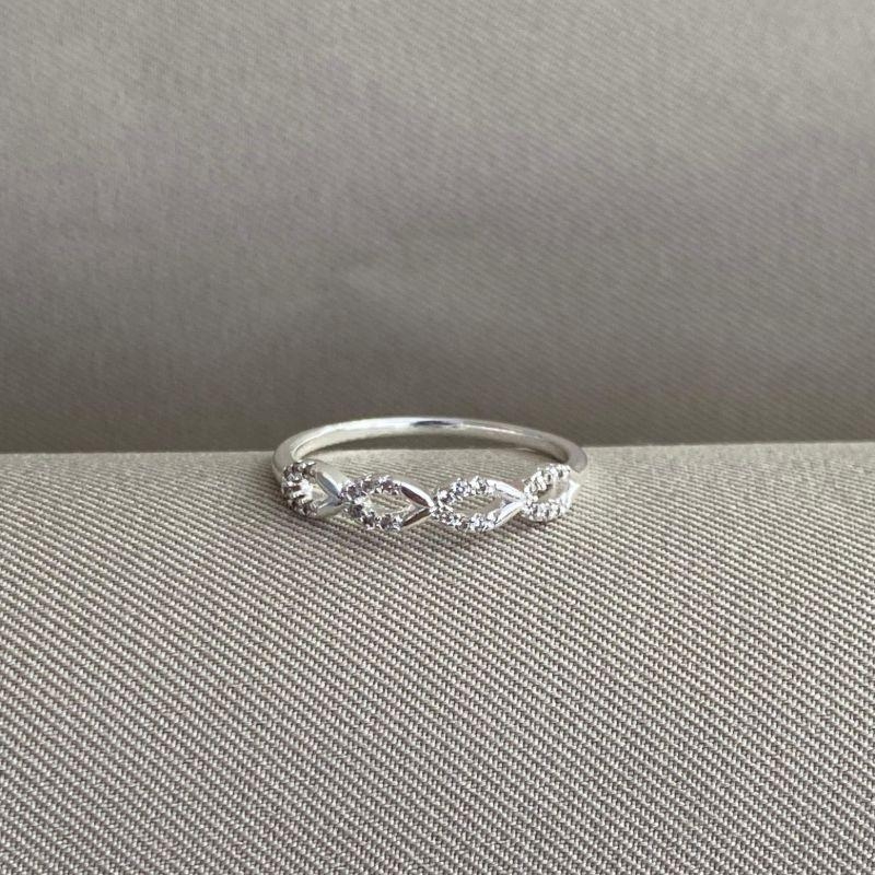 ANEL VAZADO COM ZIRCONIAS