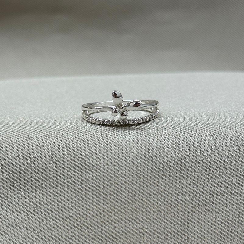 ANEL ZIRCONIAS COM BORBOLETA LISA