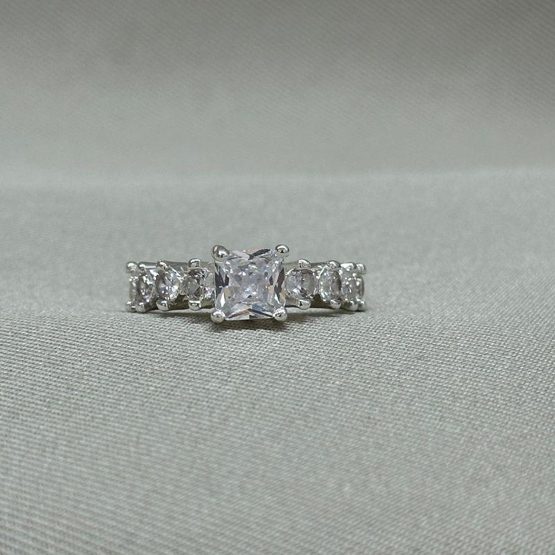 ANEL ZIRCONIAS QUADRADAS