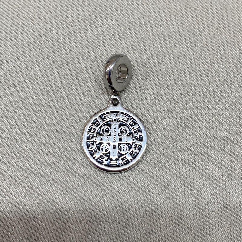 BERLOQUE PENDURICALHO DE MEDALHA DE SÃO BENTO