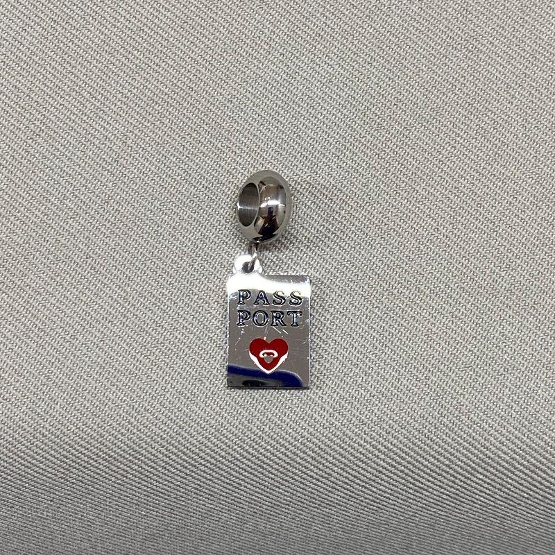 BERLOQUE PENDURICALHO PASSAPORTE COM CORAÇÃO
