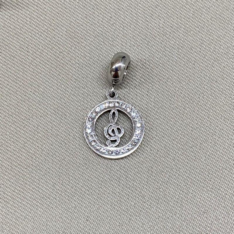 BERLOQUE PENDURICALHO REDONDO CRAVEJADO NOTA MUSICAL