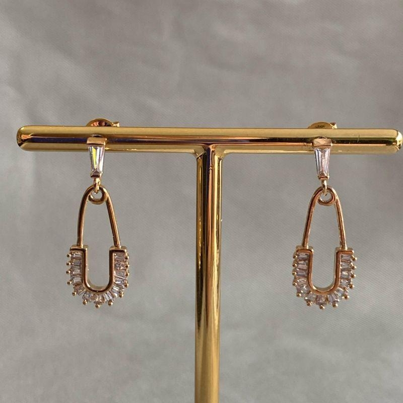 BRINCO ALFINETE CRAVEJADO