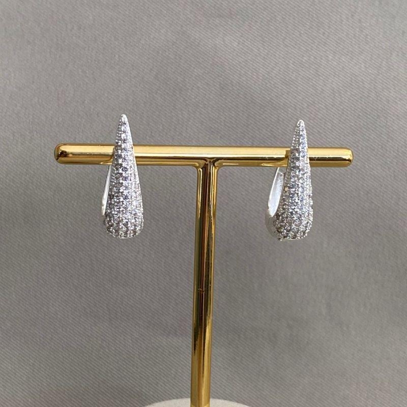 BRINCO ARGOLA COM PONTA CRAVEJADA