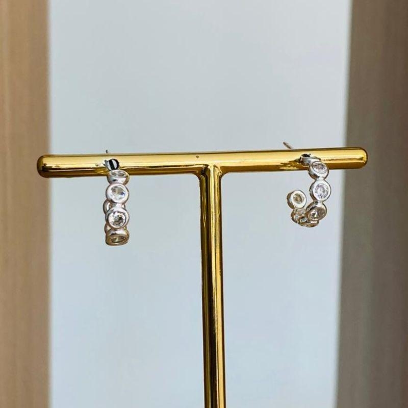 BRINCO ARGOLA COM ZIRCONIA