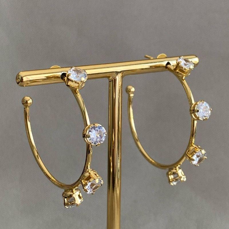 BRINCO ARGOLA COM ZIRCÔNIAS