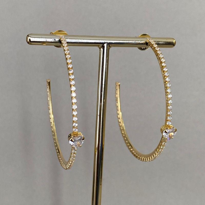 BRINCO ARGOLA CRAVEJADA COM ZIRCONIA