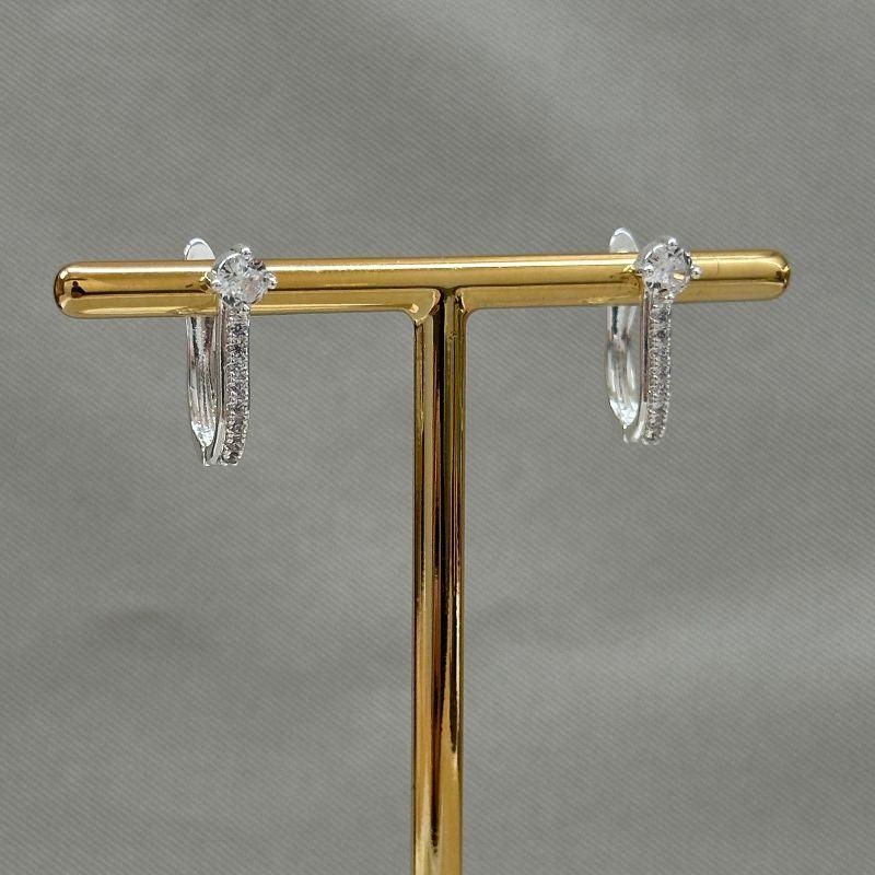 BRINCO ARGOLA CRAVEJADO COM ZIRCONIA