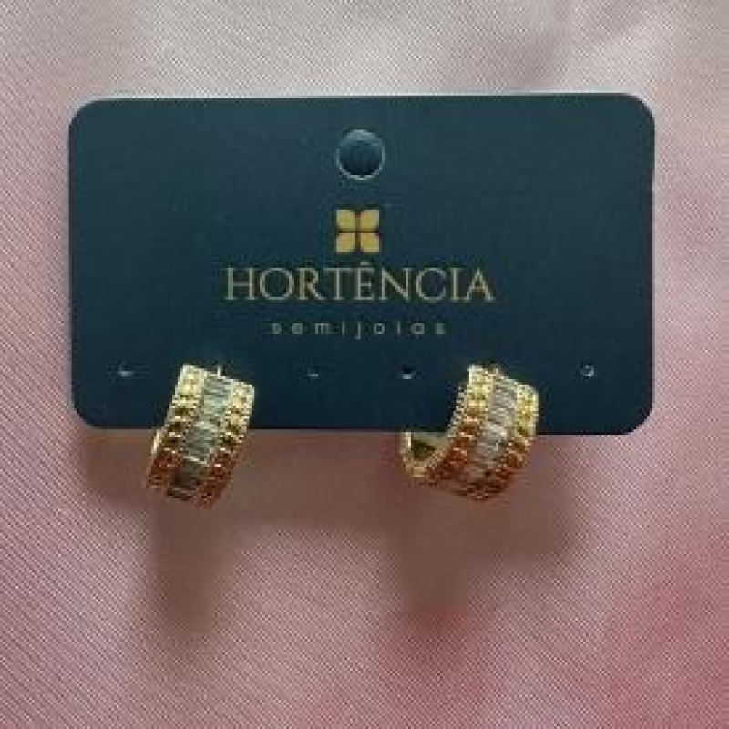 BRINCO ARGOLA DE BAGUETES CRISTAL 