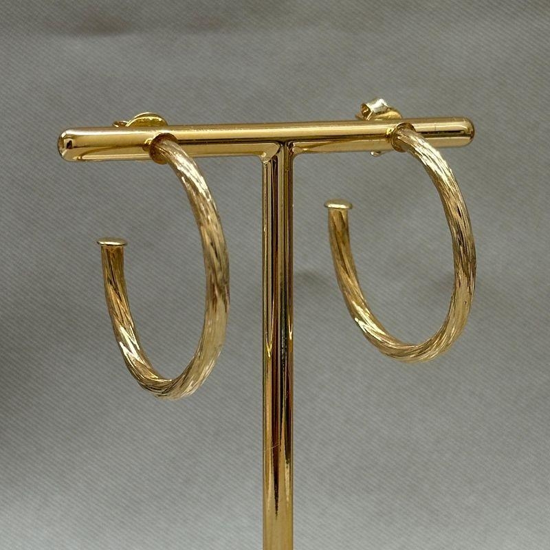 BRINCO ARGOLA DETALHE TRANÇADO