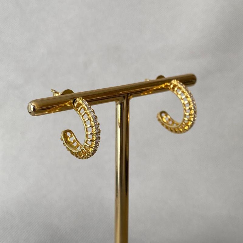 BRINCO ARGOLA GRANDE CRAVEJADA VAZADA