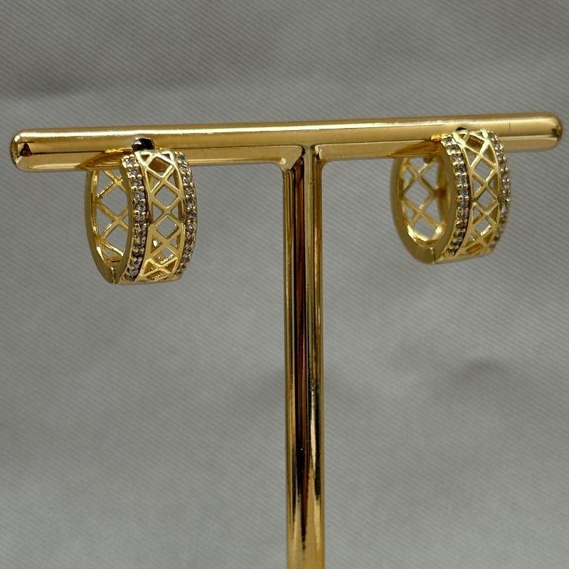 BRINCO ARGOLA LATERAIS CRAVEJADAS