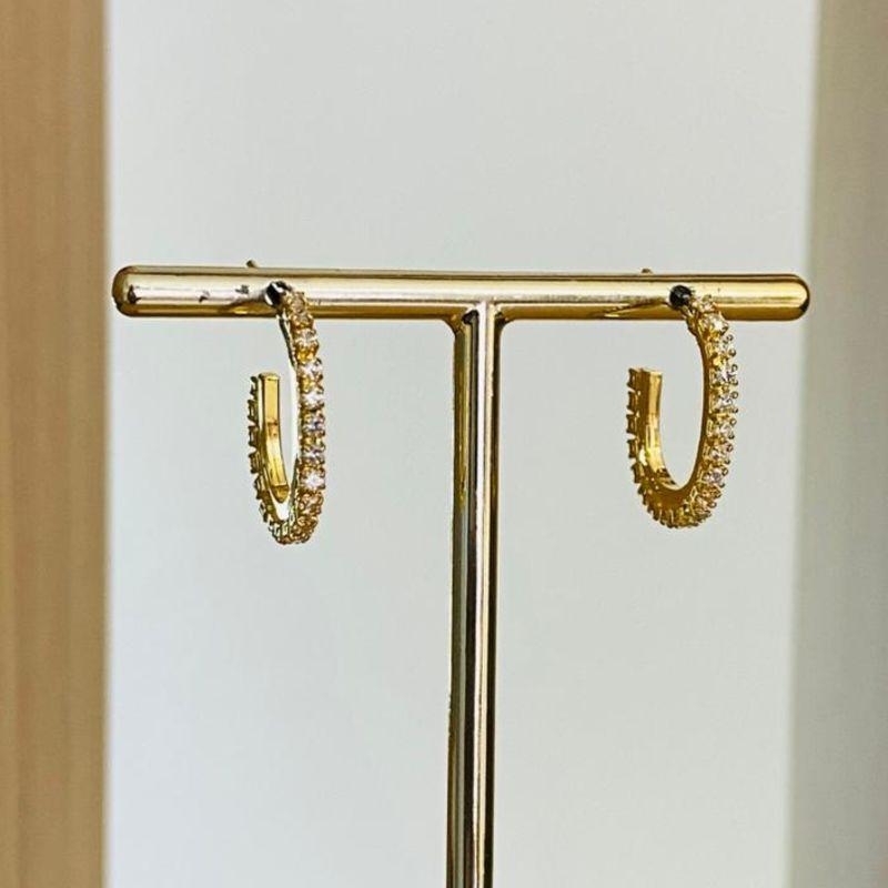 BRINCO ARGOLA OVAL CRAVEJADA