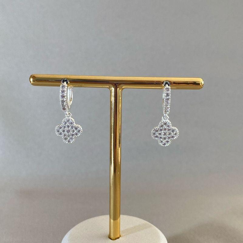 BRINCO ARGOLA TREVO CREAVEJADO