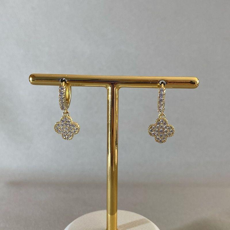 BRINCO ARGOLA TREVO CREAVEJADO