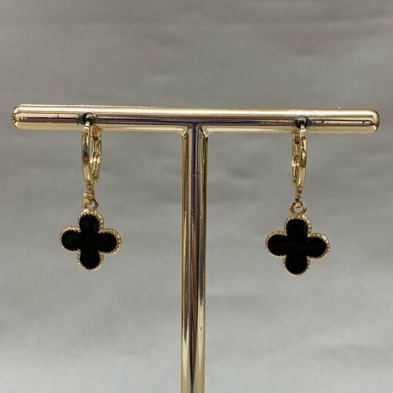 BRINCO ARGOLA TREVO PRETO