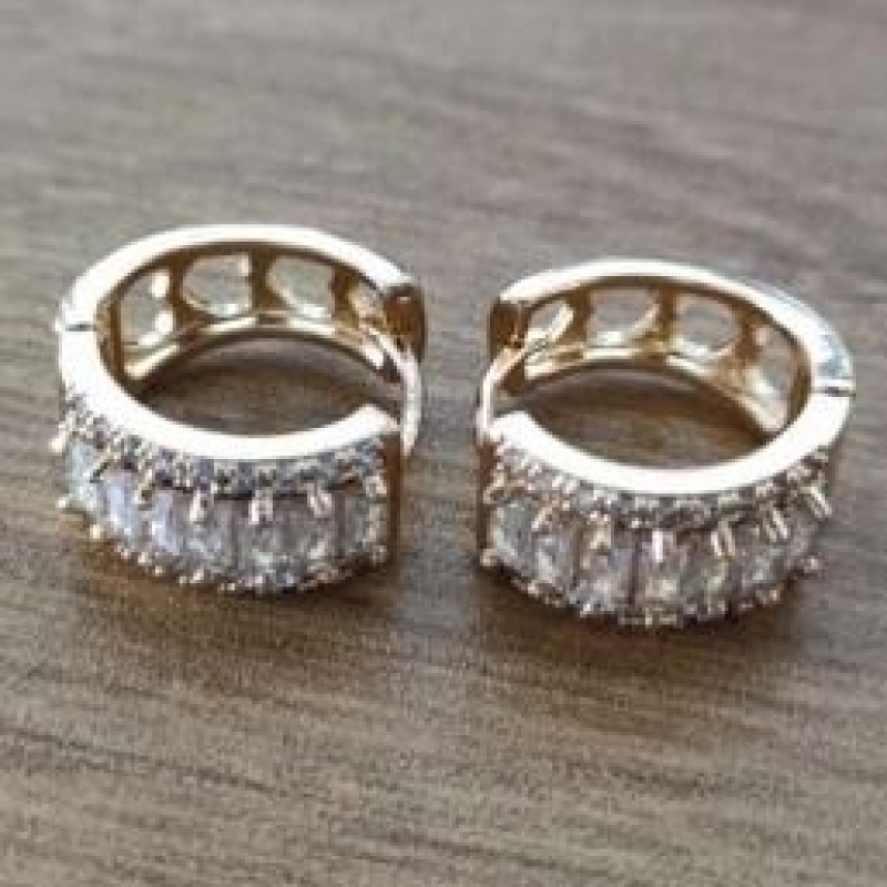 BRINCO ARGOLA ZIRCONIA CRAVEJADA 