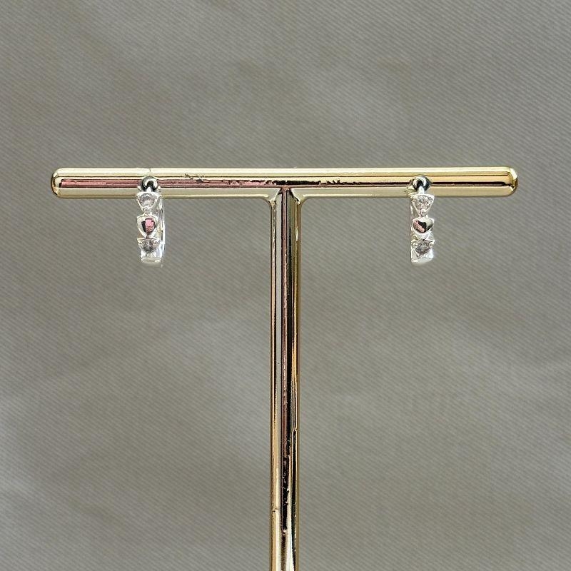 BRINCO ARGOLINHA CLICK C/ TRIANGULO MINI ZIRCONIA