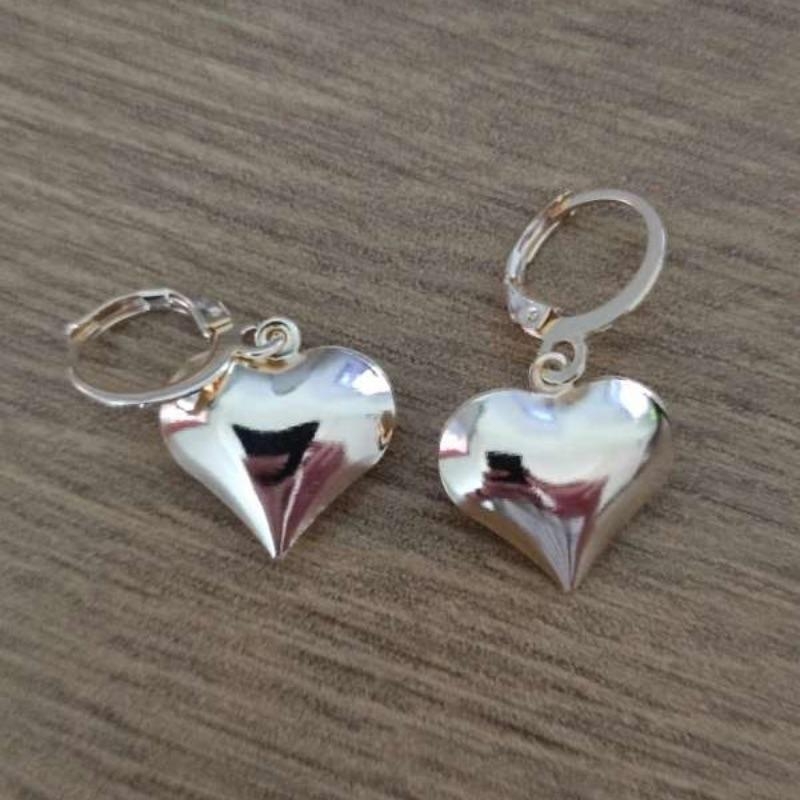 BRINCO ARGOLINHA COM CORAÇÃO CHEIO