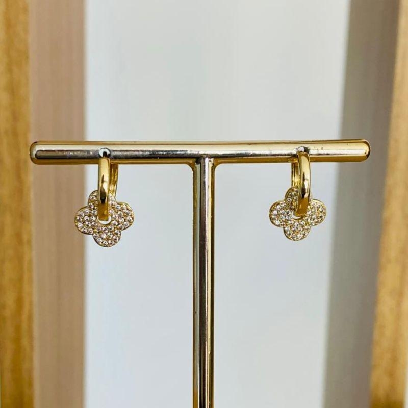 BRINCO ARGOLINHA COM TREVO