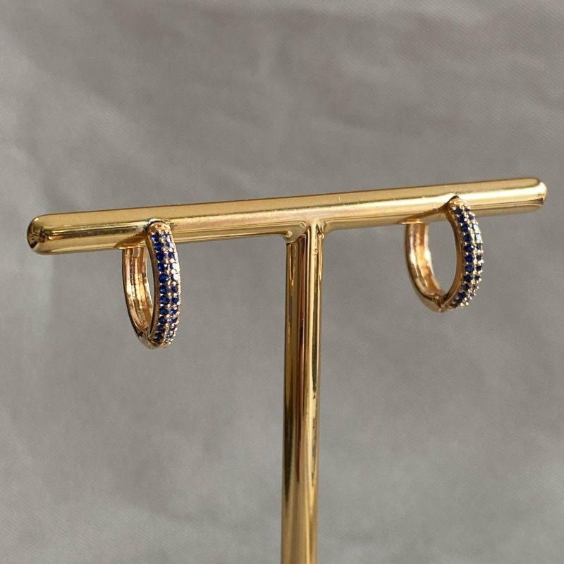 BRINCO ARGOLINHA CRAVEJADA AZUL