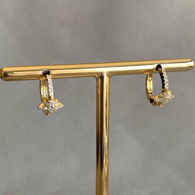 BRINCO ARGOLINHA CRAVEJADA COM ESTRELA