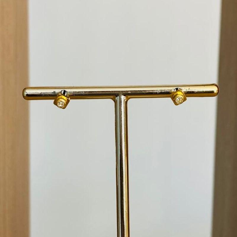 BRINCO BABY QUADRADINHO COM ZIRCONIA