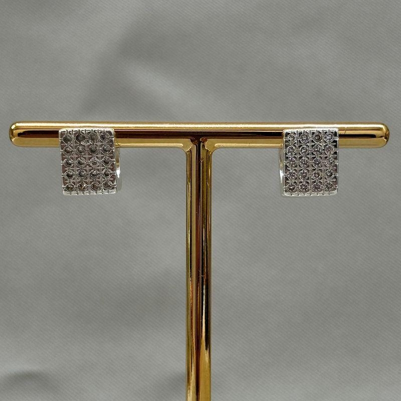 BRINCO CLICK QUADRADO CRAVEJADO