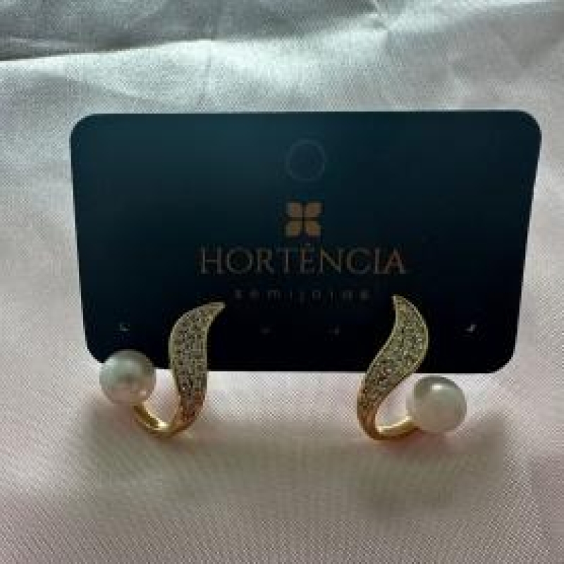 BRINCO CRAVEJADO PEROLA