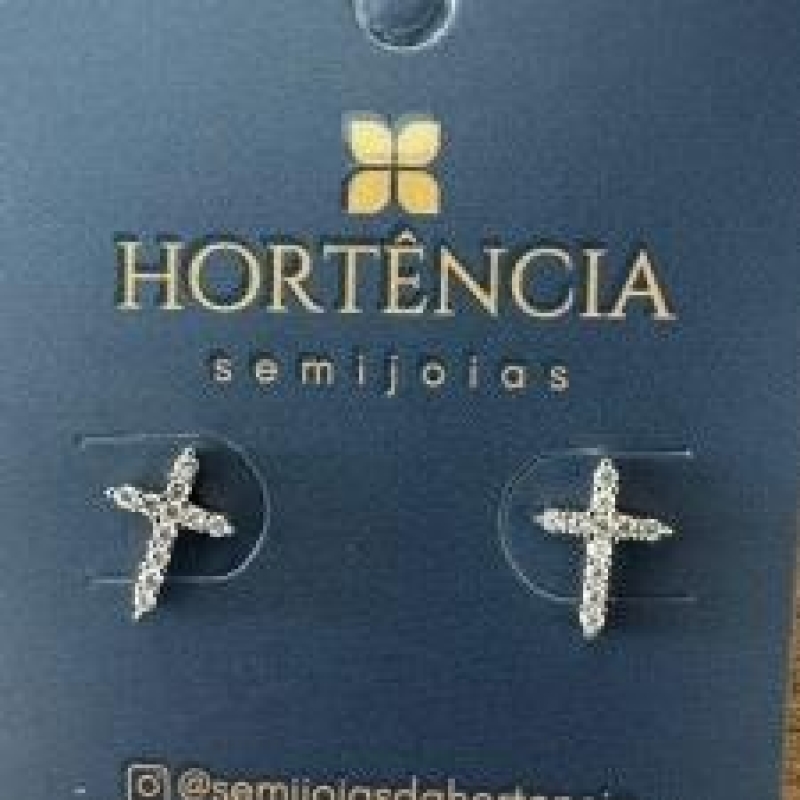 BRINCO CRUZ CRAVEJADA DE ZIRCONIAS CRISTAL 